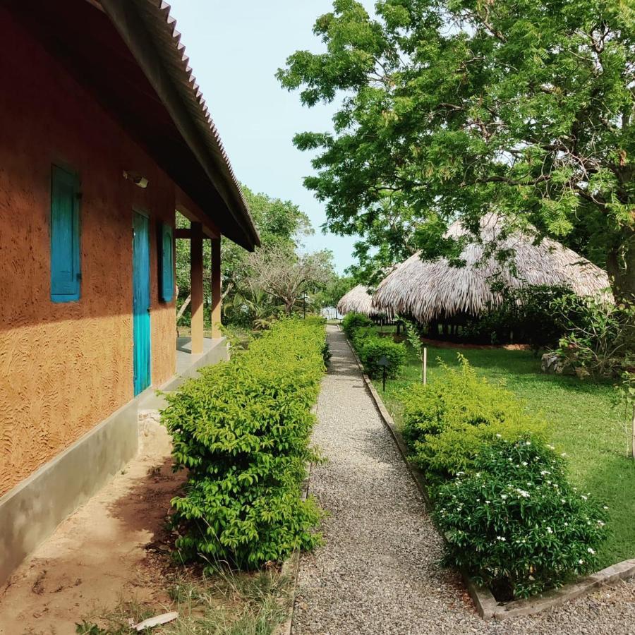 Yala Lake View Cabanas Tissamaharama Extérieur photo