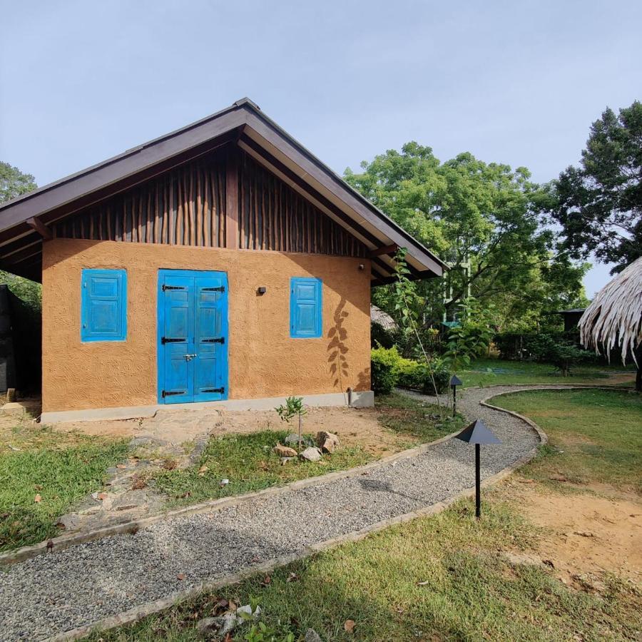 Yala Lake View Cabanas Tissamaharama Extérieur photo